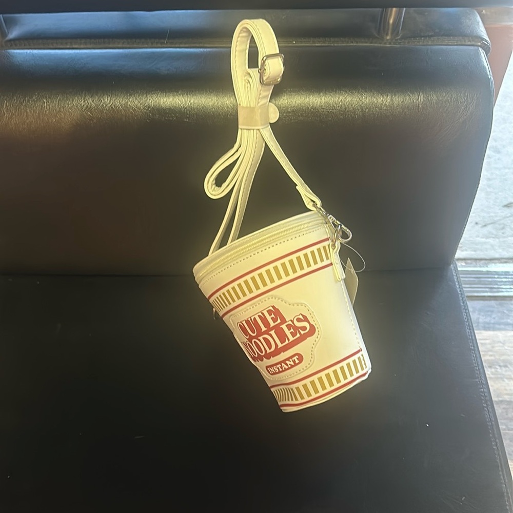 Purse  cup o noodles